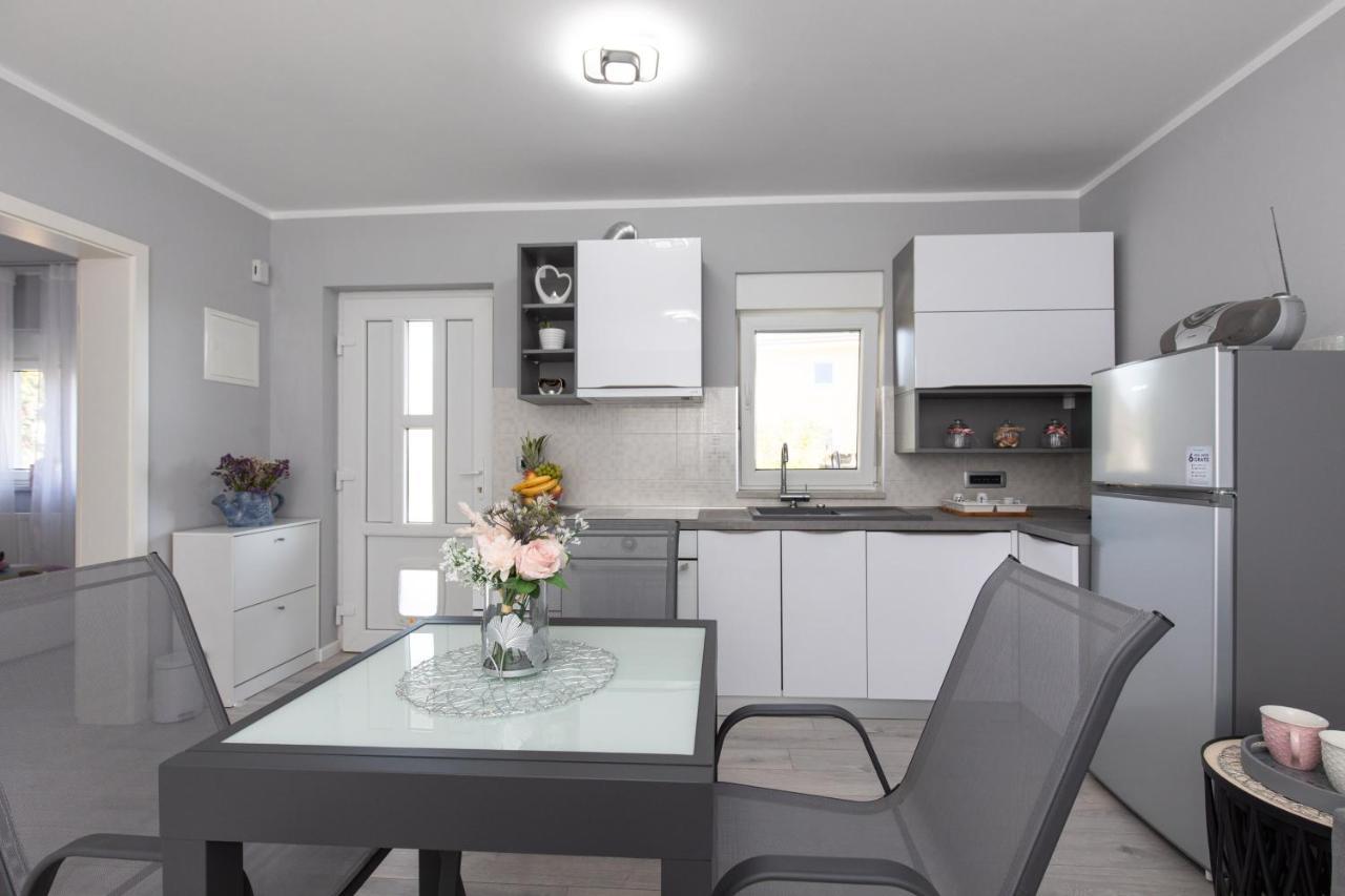 Apartment Odore Di Mare With Beautiful Garden クルク エクステリア 写真